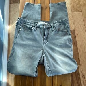 Athleta Sculptek Skinny Crop Jean Size 8- grey